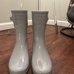 Hunter Glossy Gray Boots